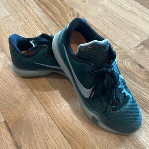 Nike Kobe X Flight 726067-308, size 4.5Y